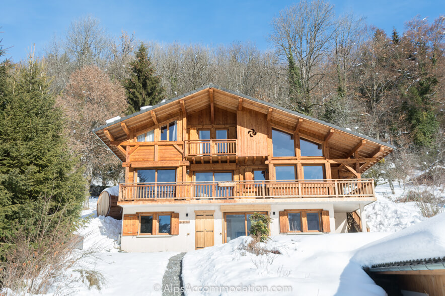 Chalet Marguerite Samoëns - A stunning alpine chalet in an idyllic location overlooking Samoëns 