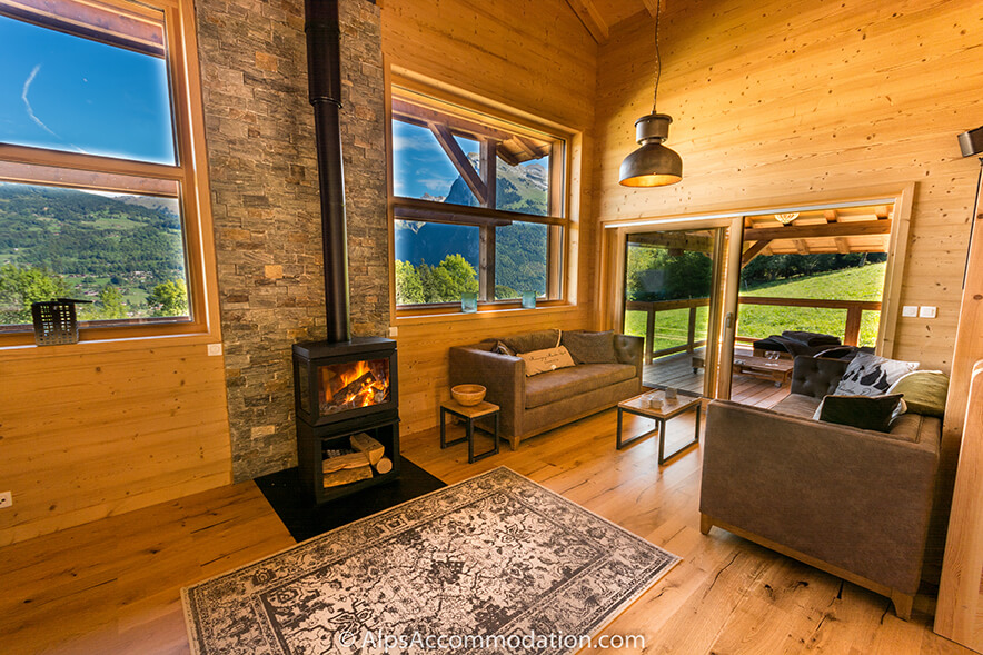 Chalet Sarbelo Samoëns - Le salon cosy avec poêle à bois