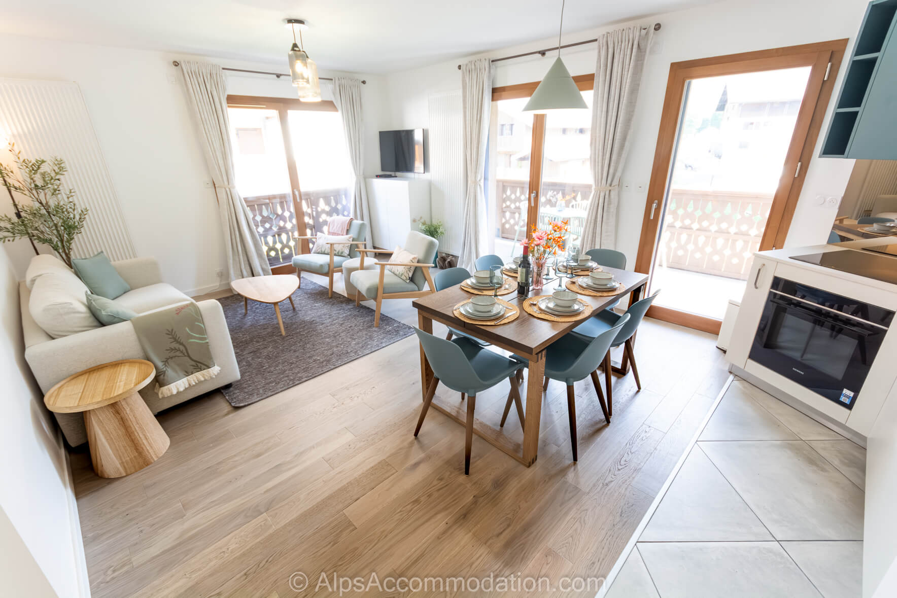 Chez Rocket Samoëns - Spacious layout with direct access to the balcony